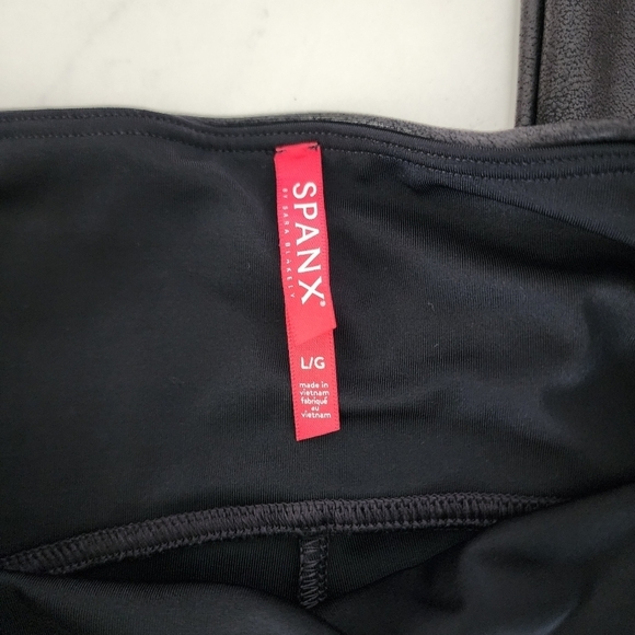 Spanx Faux Leather Leggings Large Compression - Picture 3 of 13